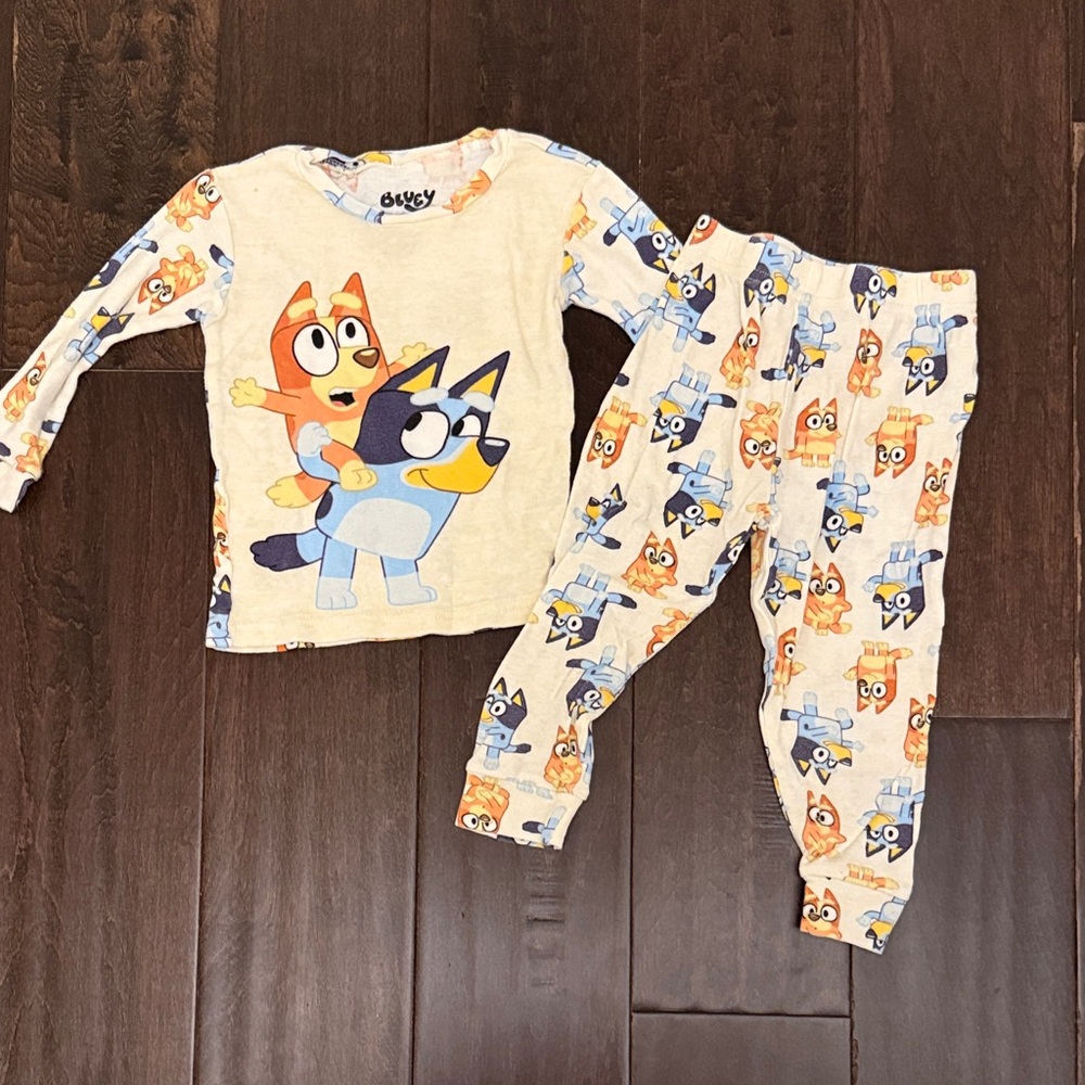 Gender Neutral Bluey and Bingo Kids 100 Cotton Pajama Set - Cream and Blue